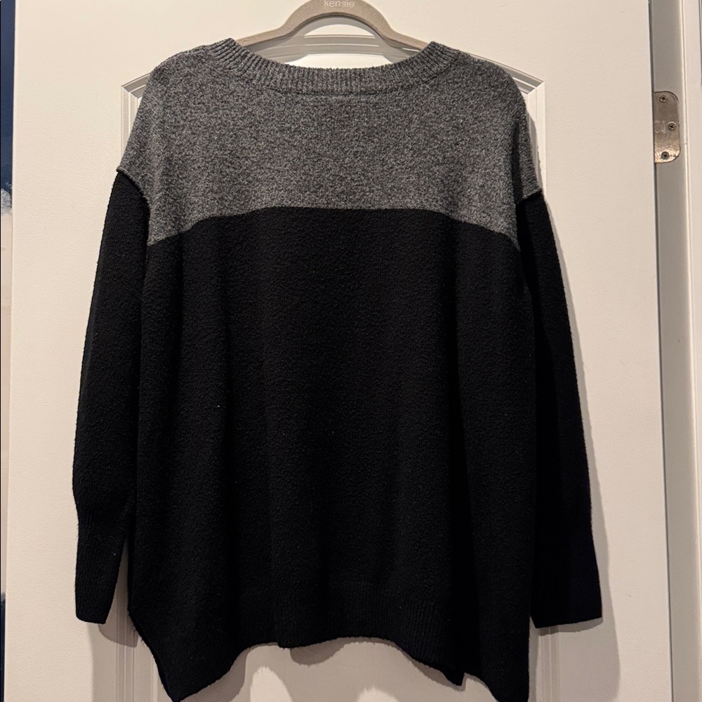 Extended Shoulder Colorblock Sweater by Vince Camuto 1X in  black and grey - Picture 5 of 5